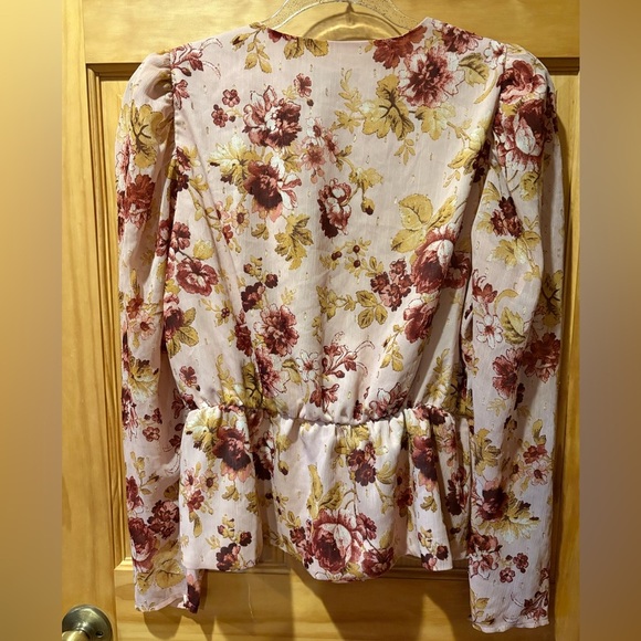 Express long-sleeve cropped blouse featuring a floral pattern women’s L - Picture 2 of 8